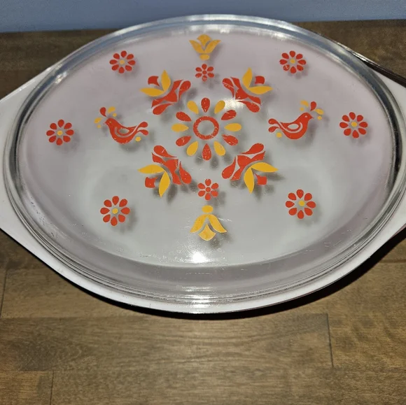 Pyrex Friendship Casserole Dish and Lid 2.5 QT Vintage - Picture 2 of 8